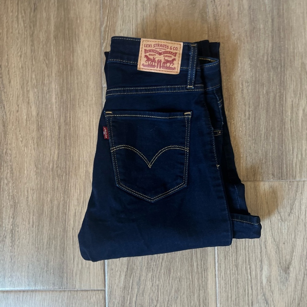 Levi's 725 High Rise Bootcut Jeans